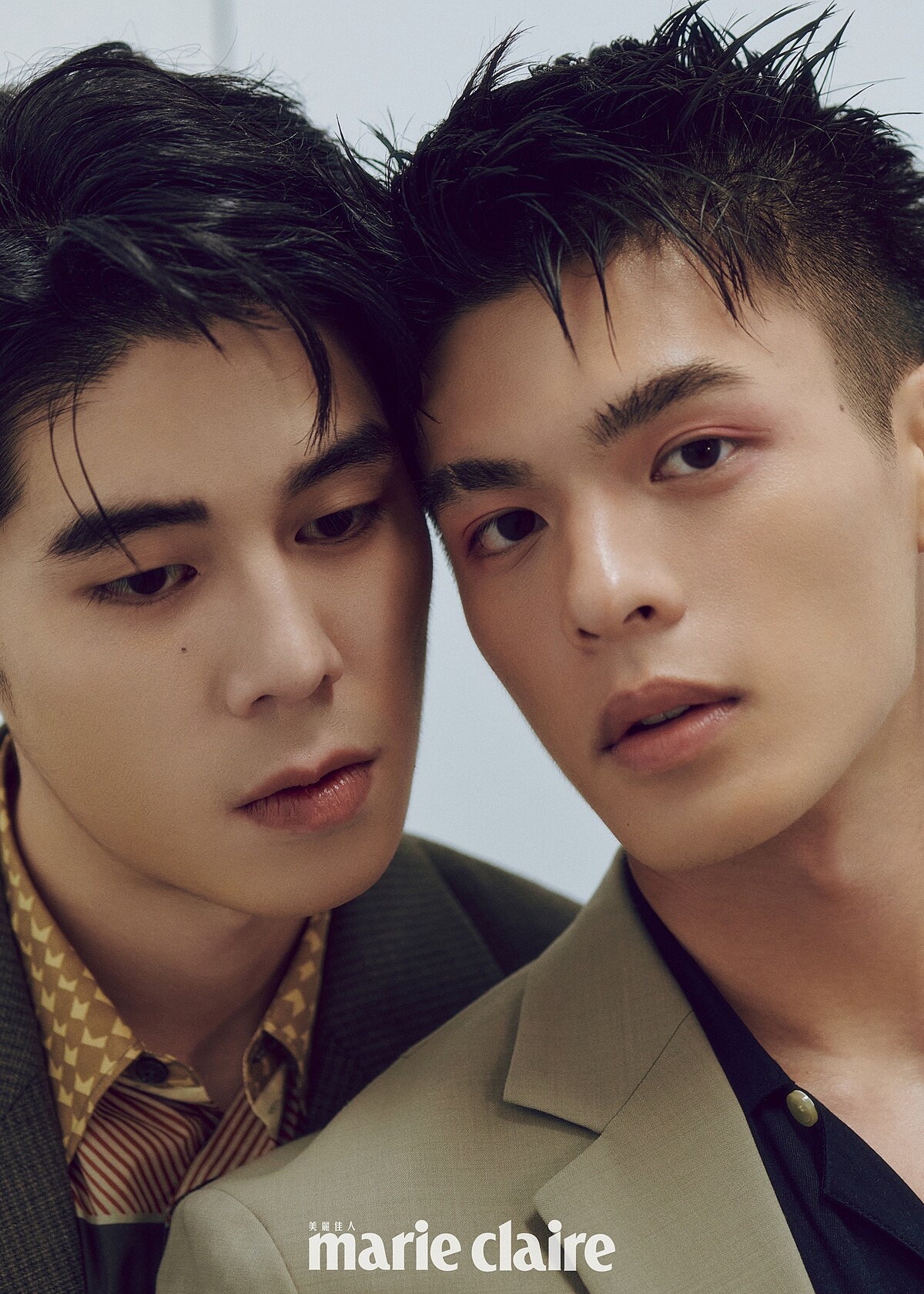 詹懷雲：格紋西裝外套，Allsaints；印花襯衫，Paul Smith。邱以太：卡其色西裝外套、印花襯衫，both by Allsaints。