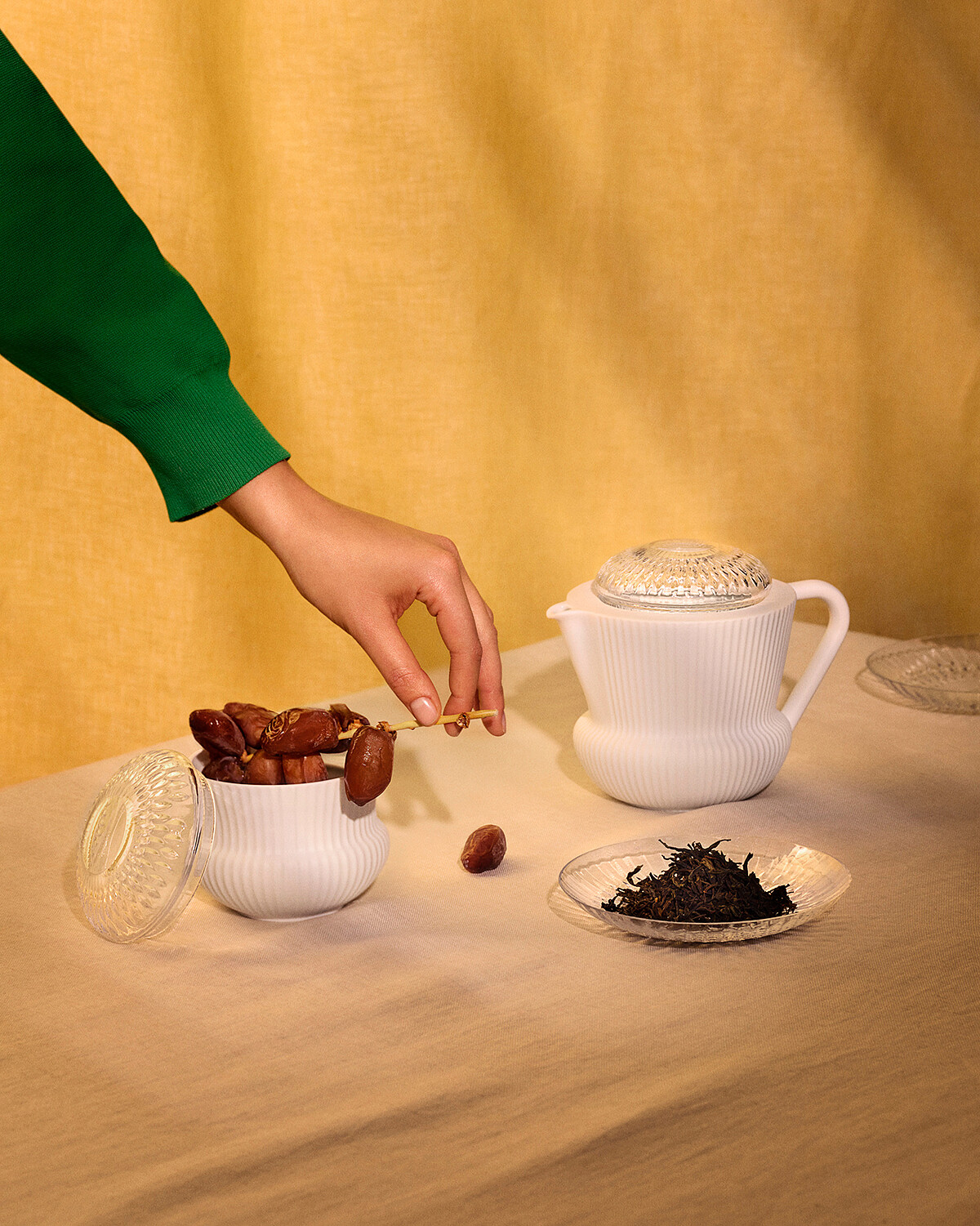 近日 Saint-Louis 推出了全新品茗系列，並與茶藝品鑒師 Lydia Gautier 合作。