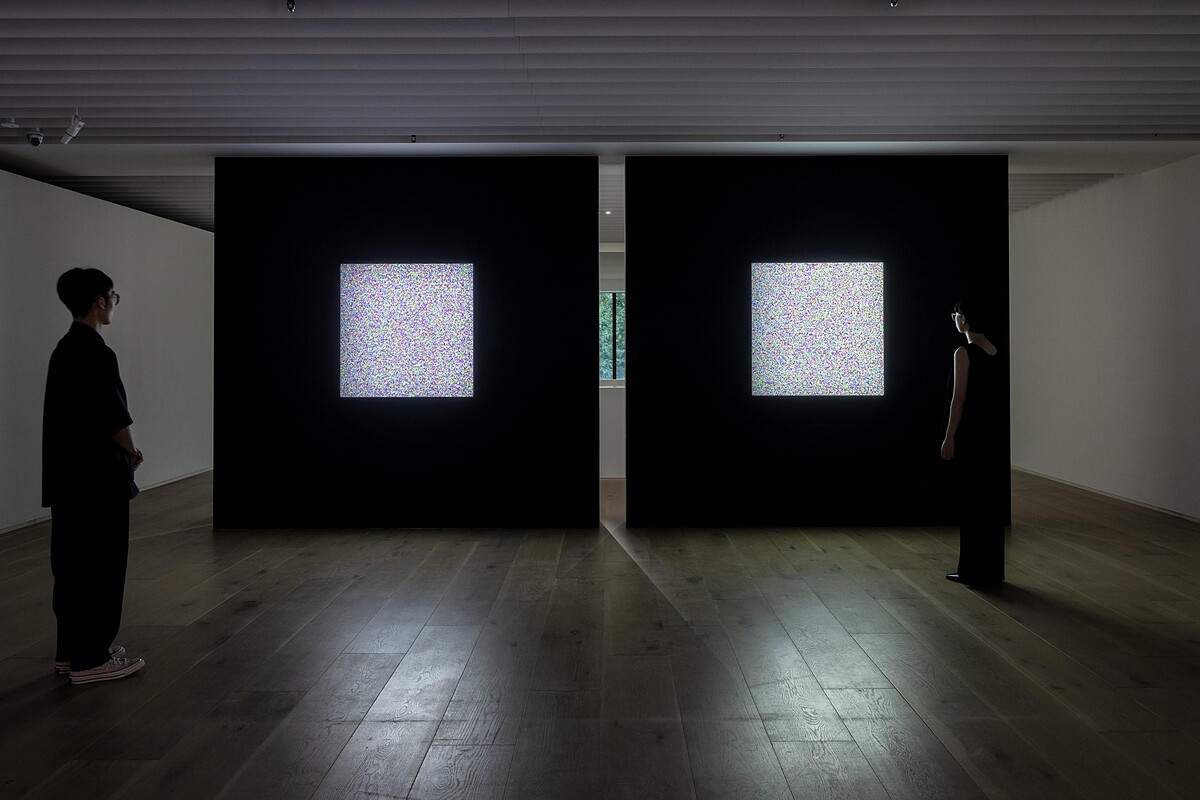 陽春麵研究舍─陳姿尹、莊向峰，單頻道演算影像裝置〈The Portrait - The Crowd&rsquo;s Portrait of Me〉與〈The Portrait - My Self-Portrait〉 &copy;忠泰美術館