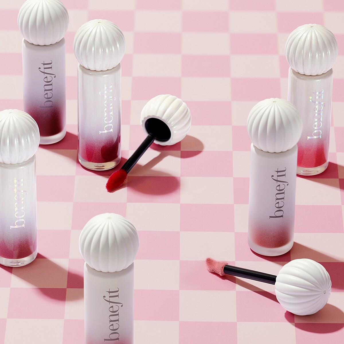 benefit 2023年推出全新唇彩絨液心動唇采露、一濺鍾情唇采露。