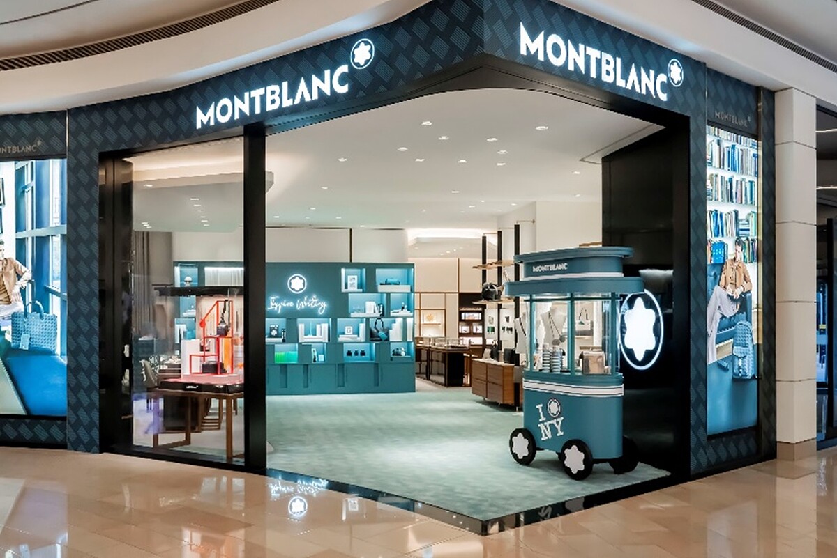 MONTBLANC台北101旗艦店特別換上特殊店裝，慶祝Extreme 3.0系列皮件上市。