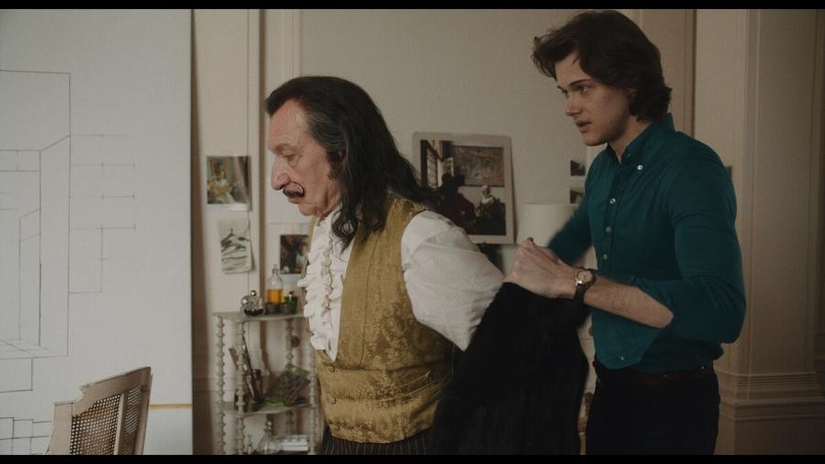 《達利：慾望之謎》_班金斯利與克里斯多福布萊尼有許多精彩對手戲