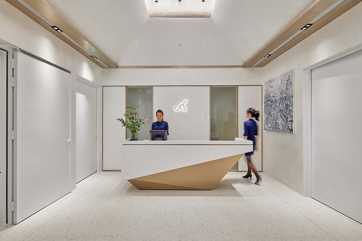 從餐廳大聽空間開始了感官體驗。