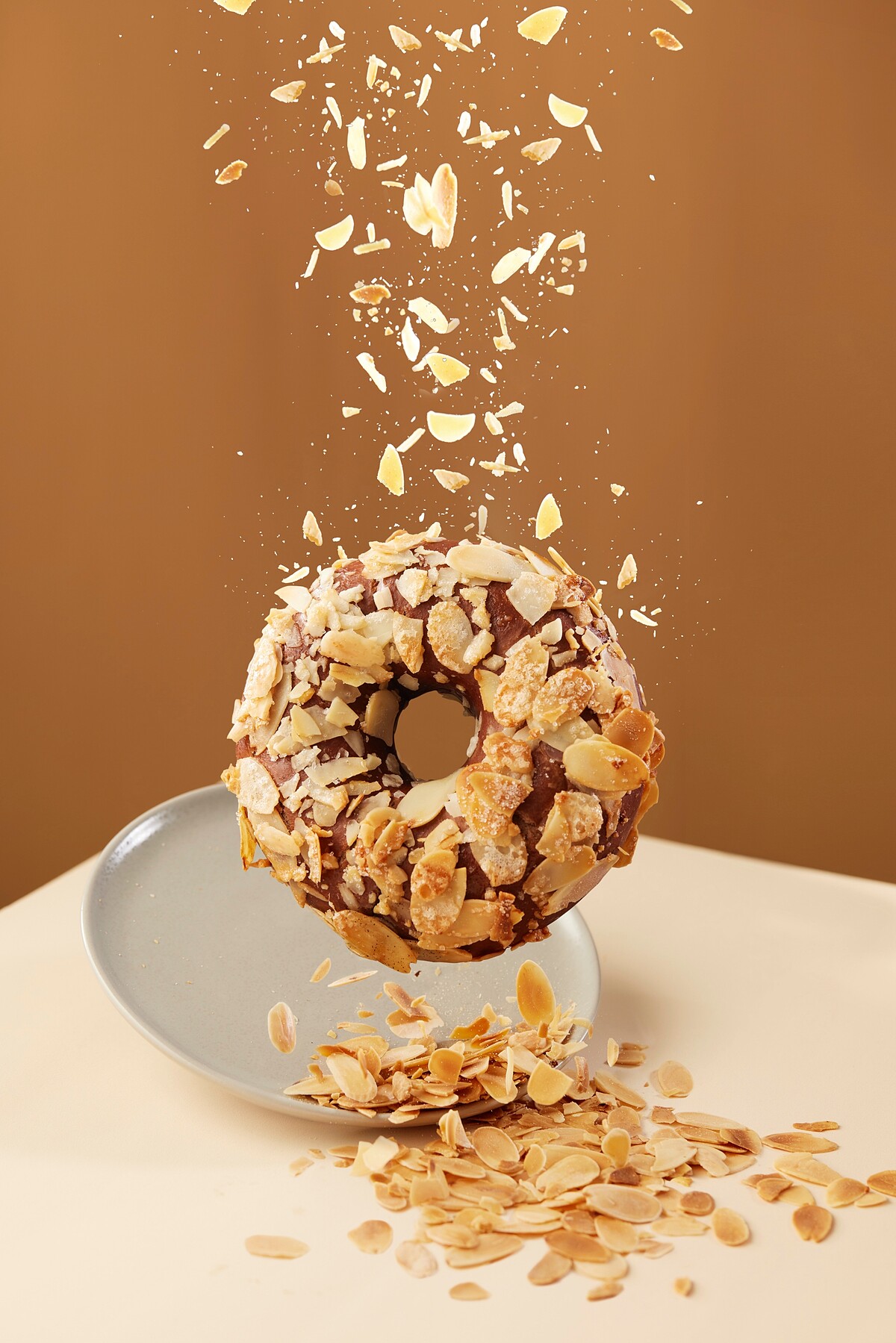 好丘Good Cho&rsquo;s精品貝果系列《香草烤杏仁》開幕限定特價每份119元｜【好丘 Diamond Towers 新光忠孝店】限定販售