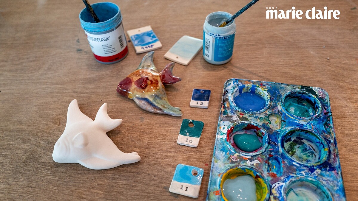 手工藝課程包含可以彩繪自己的魟魚！