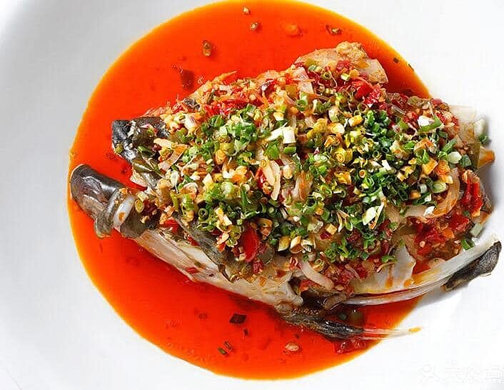 「大班樓」最為人所稱道的特色就是不用傳統高湯，而是用量身訂製的「汁」和「油」為菜品增色。