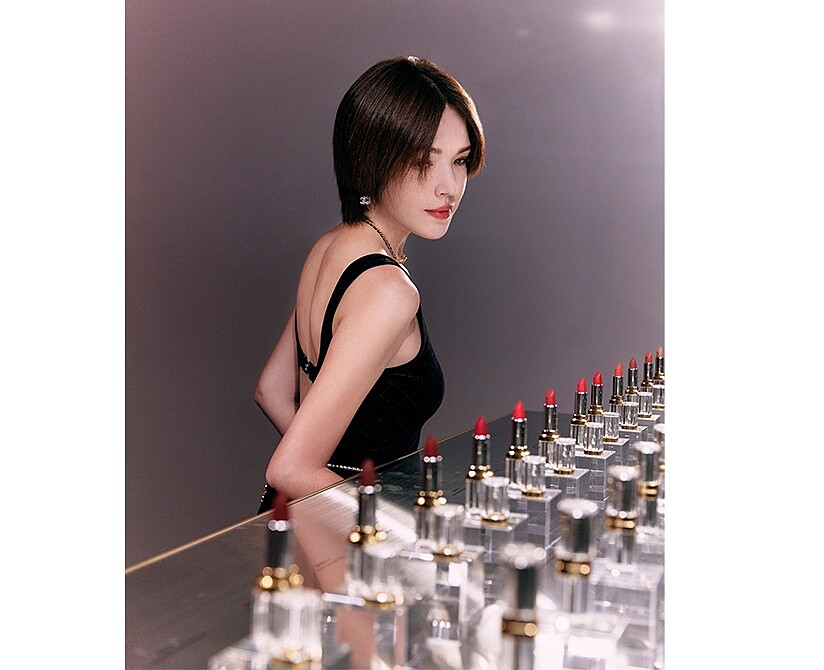 許瑋甯於康朋街31號唇膏鑑賞活動中擦上 #4緞面雪紡