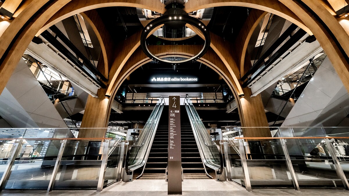 2-4F挑高12米的巨型圓拱設計，視覺相當壯觀吸睛