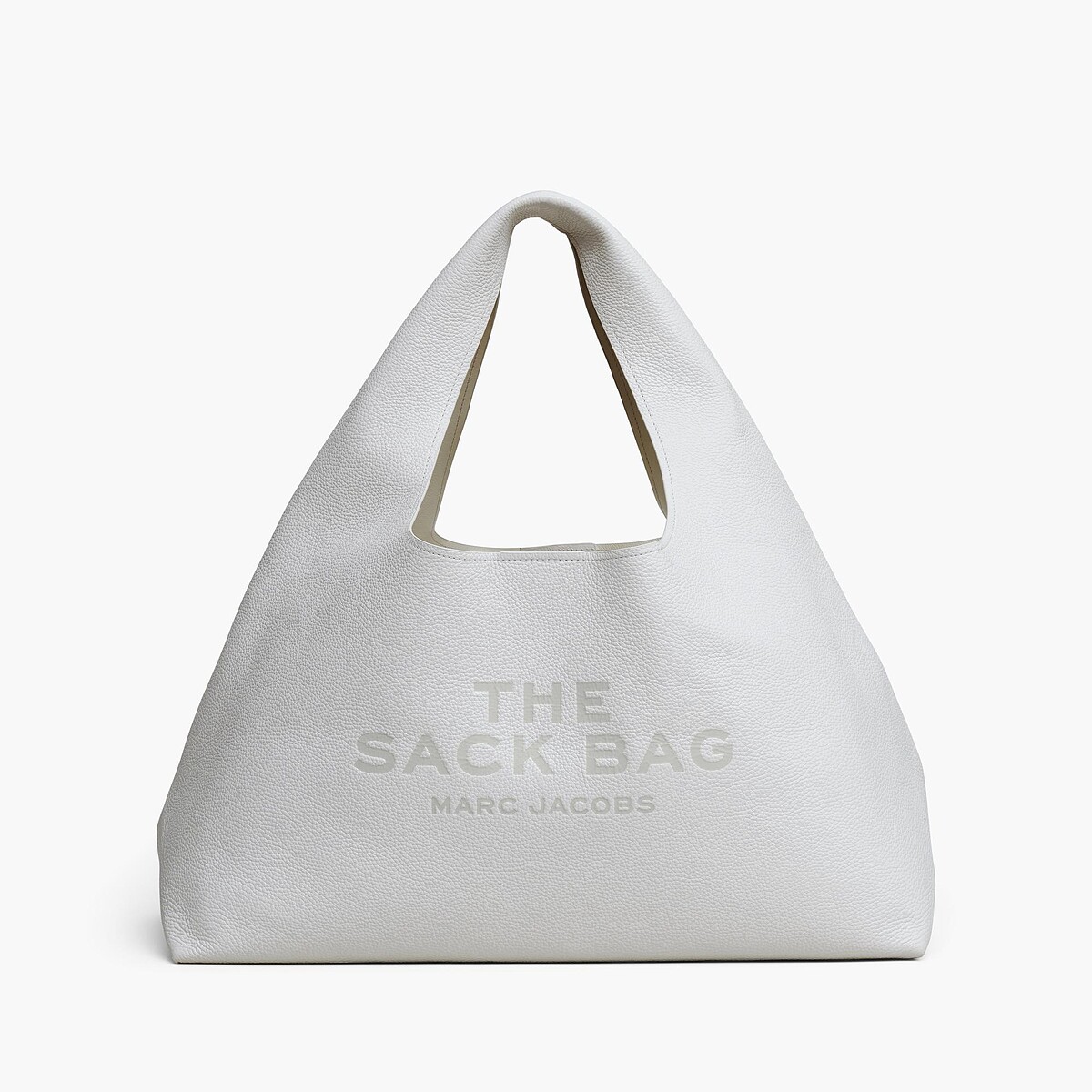 Marc Jacobs 雲朵白壓紋皮革巨大包袱包，NT$38,900。