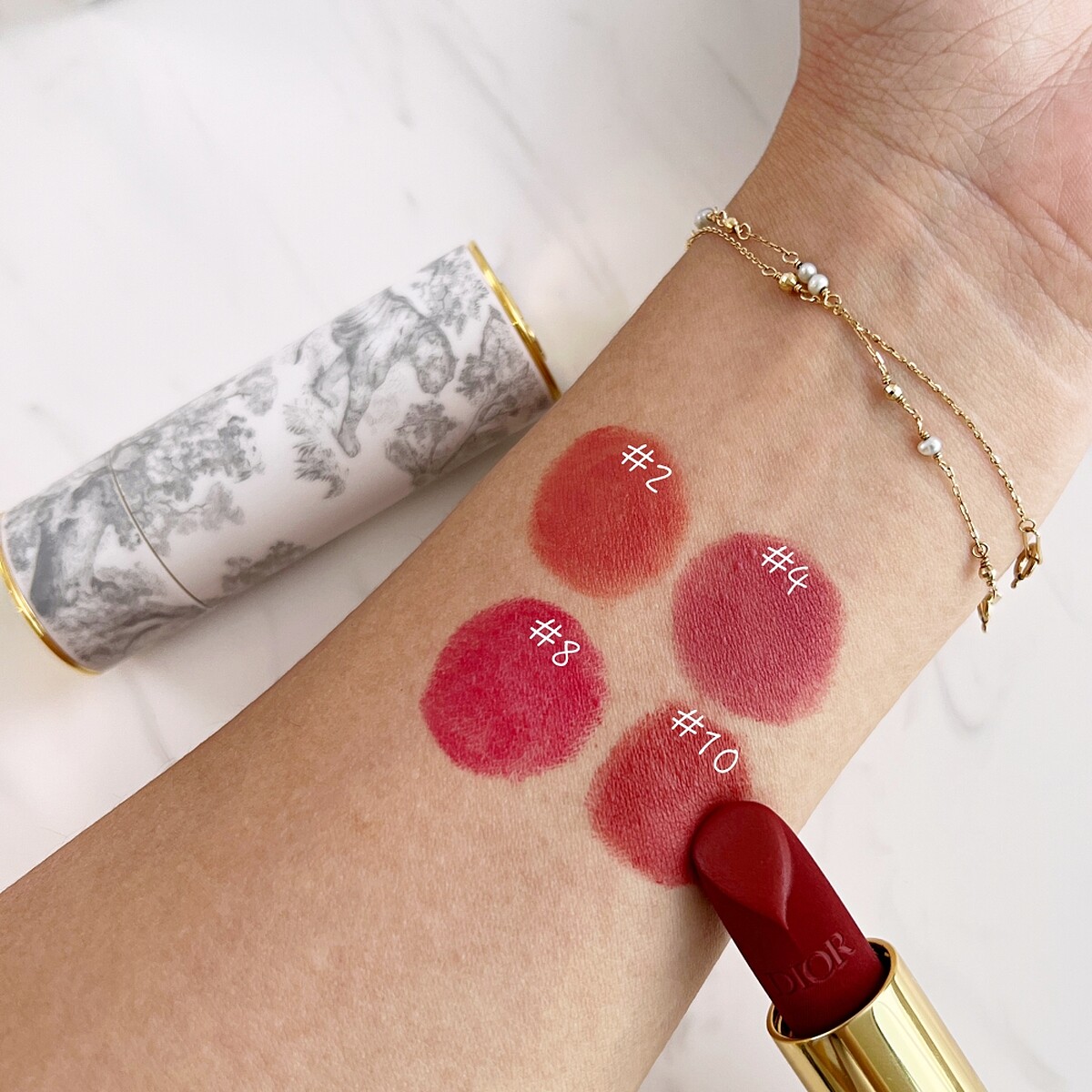 迪奧高訂非凡唇膏主打色手部試色。