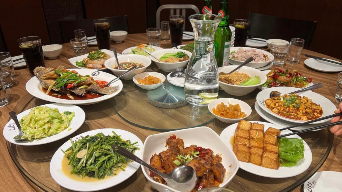 玉澤演到KiKi用餐。