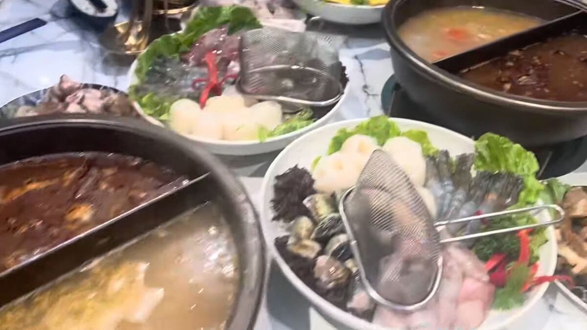 玉澤演也無法抵擋麻辣鍋的誘惑。