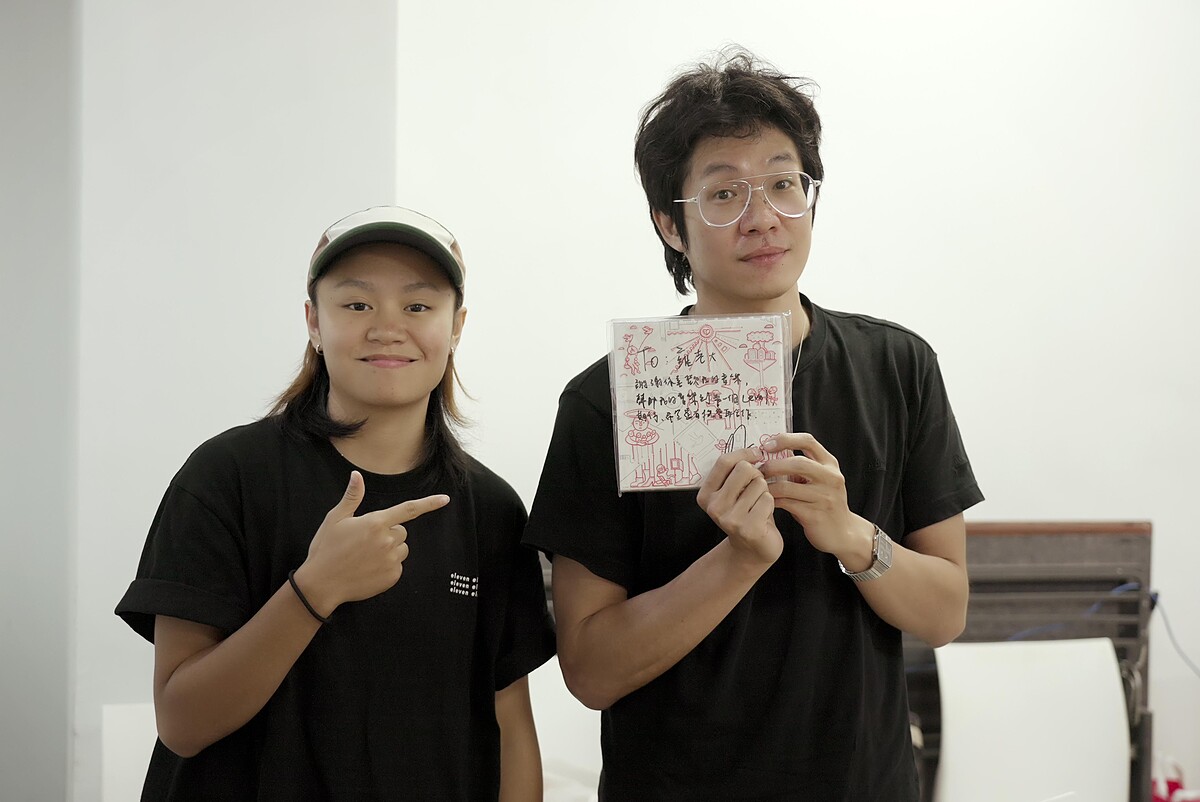 Makav 真愛(左)與製作人黃少雍