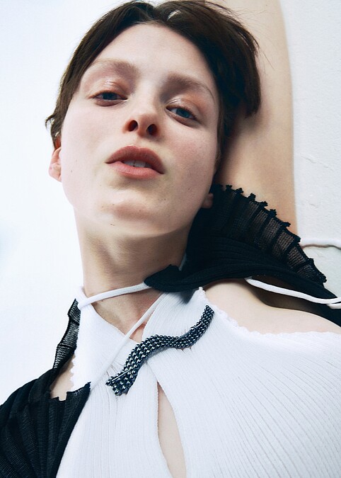 喬治傑生 x A. Roege Hover 全新月光葡萄膠囊系列珠寶 形象圖