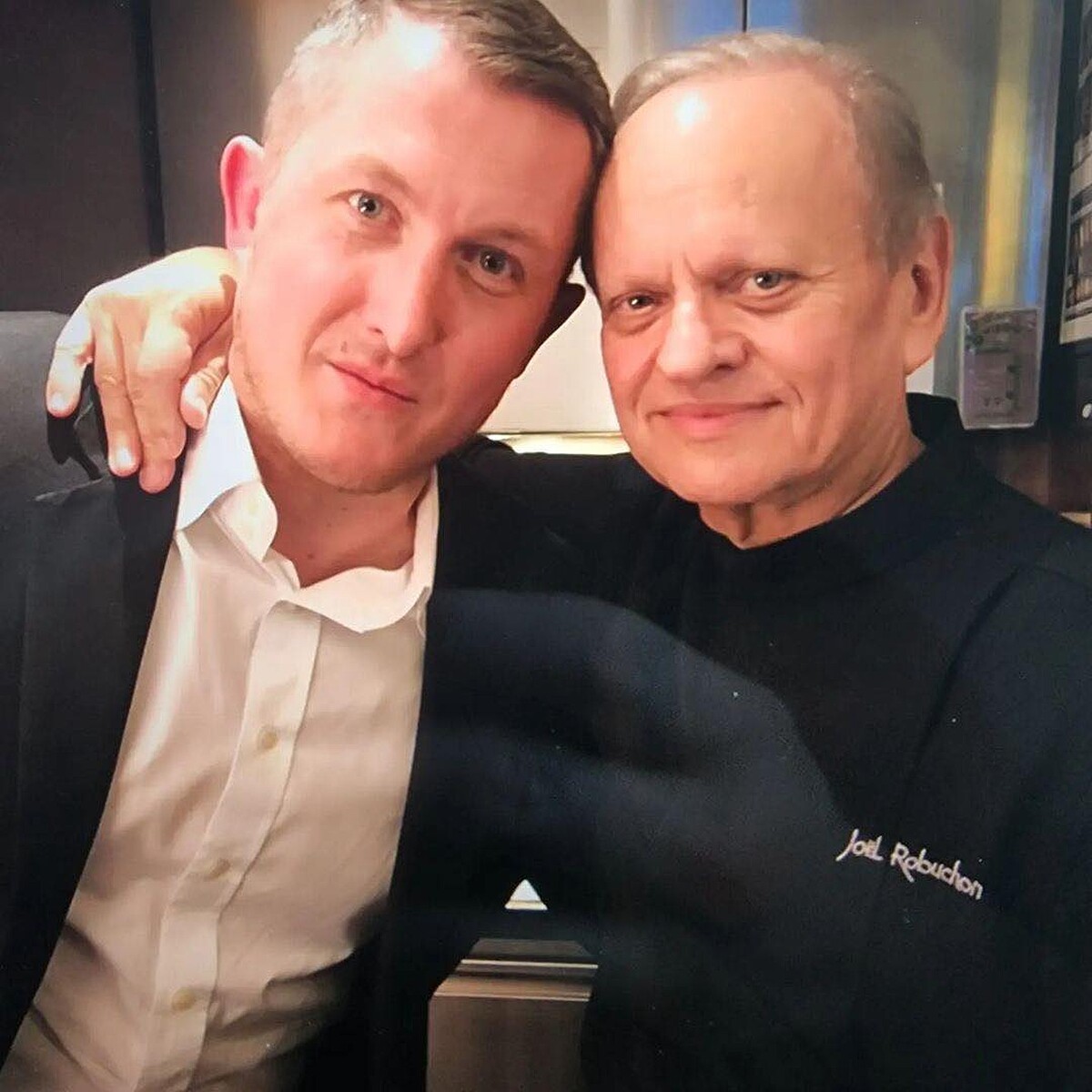 主廚 Olivier Elzer 與恩師 Jo&euml;l Robuchon 先生。 