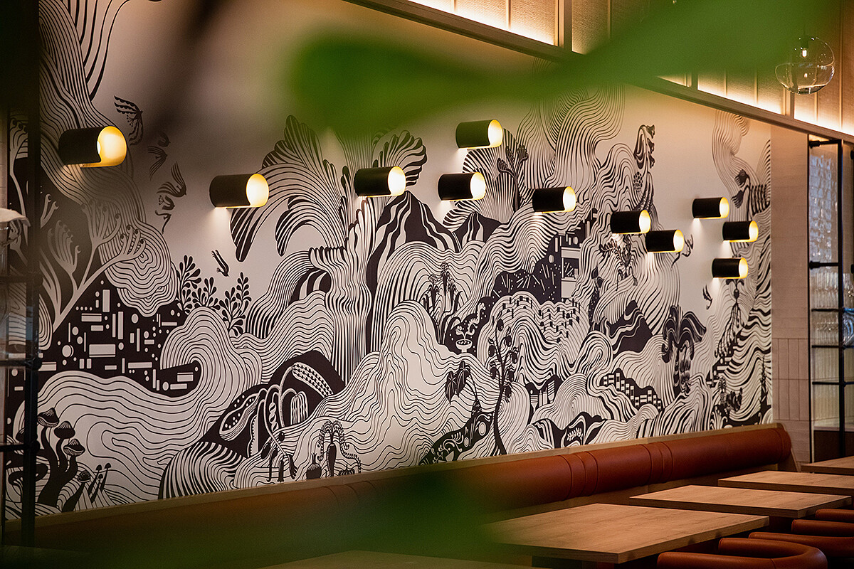 餐廳一隅則有藝術家王妤璇創作的壁畫。