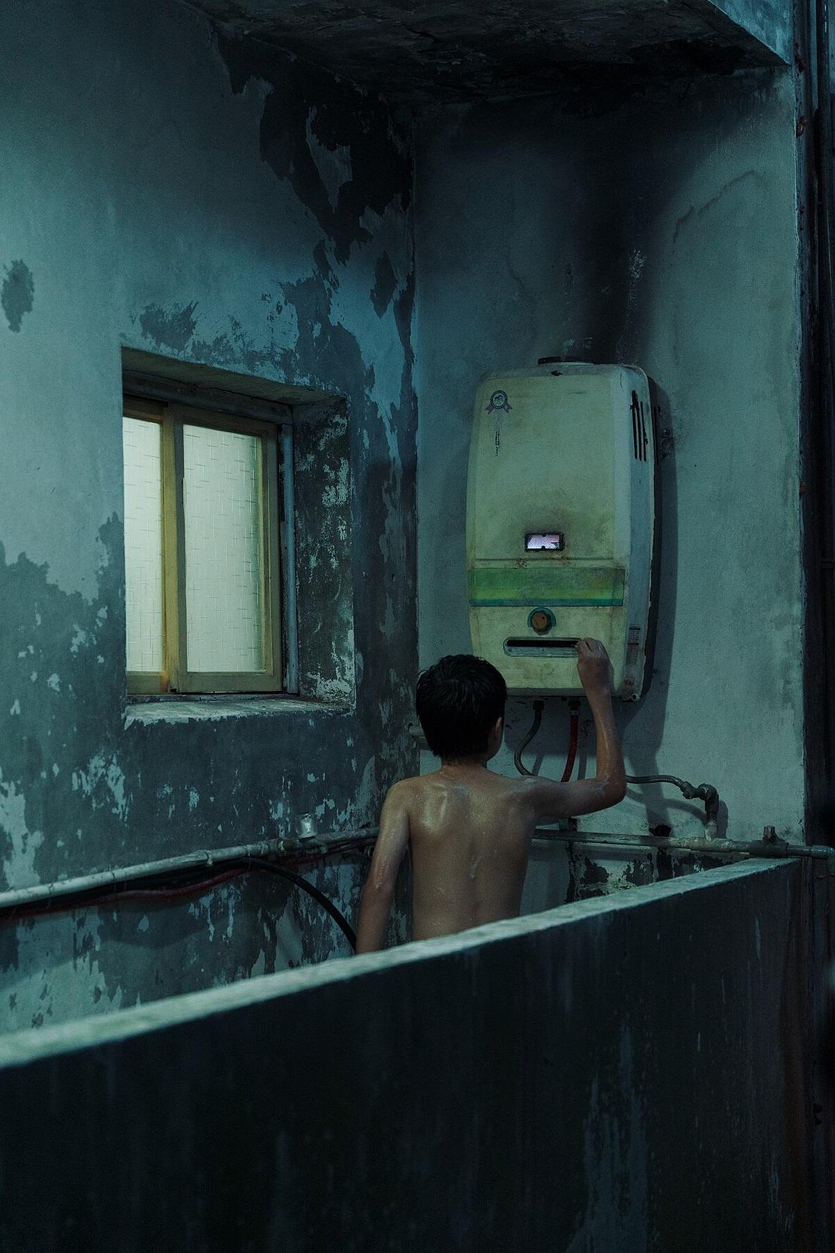 白潤音在《老狐狸》中和父親一洗完澡就先關瓦斯。