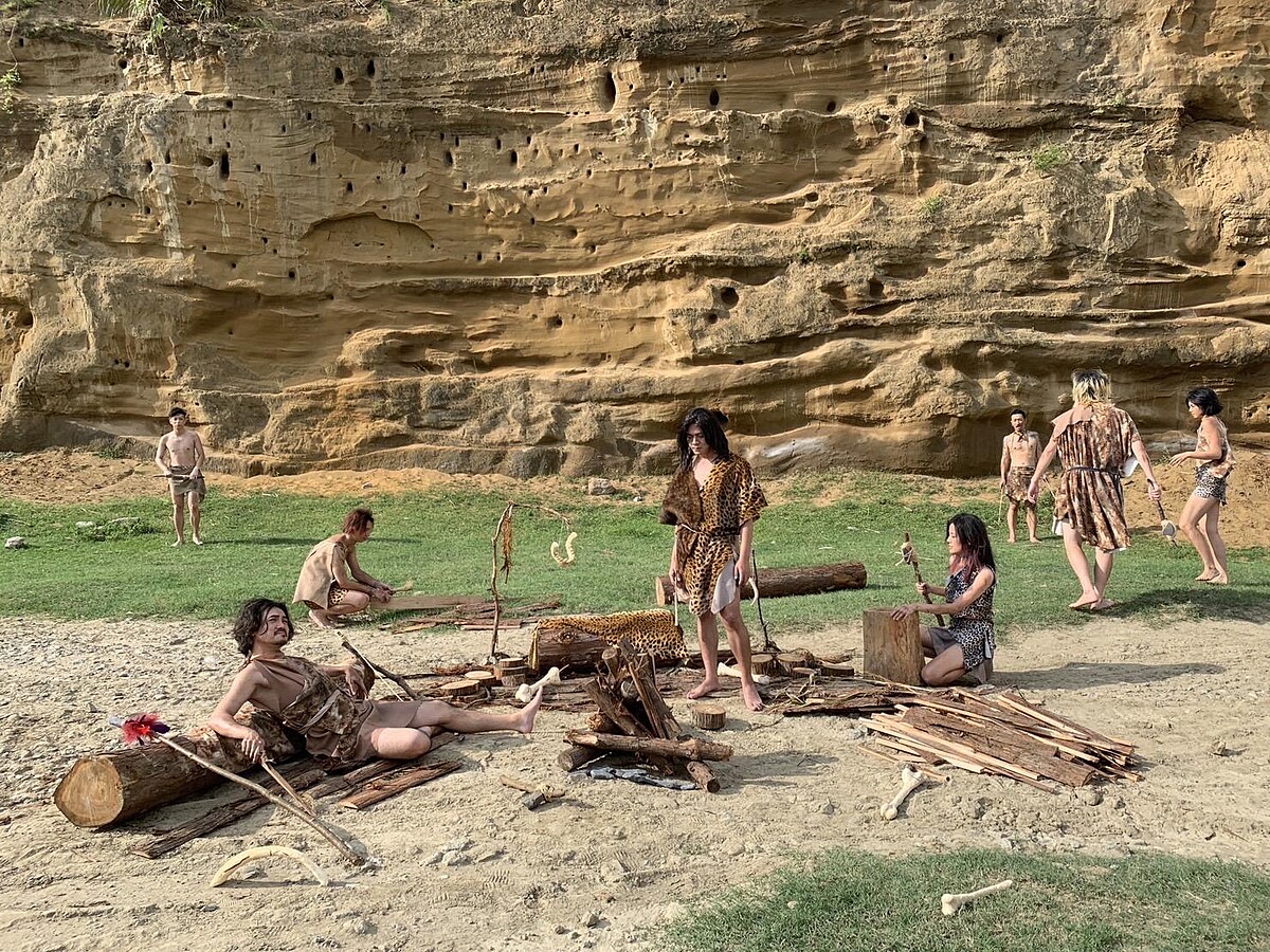 喬瑟夫領銜主演宣傳影片 美秀集團婷文、修齊和滅火器柯光、皮皮齊扮原始人助陣狂歡