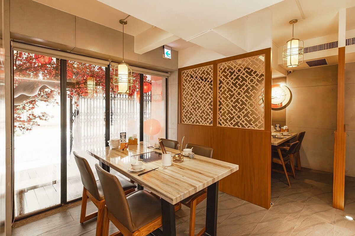 仁愛二店延續了一店現代東方風格打造空間。