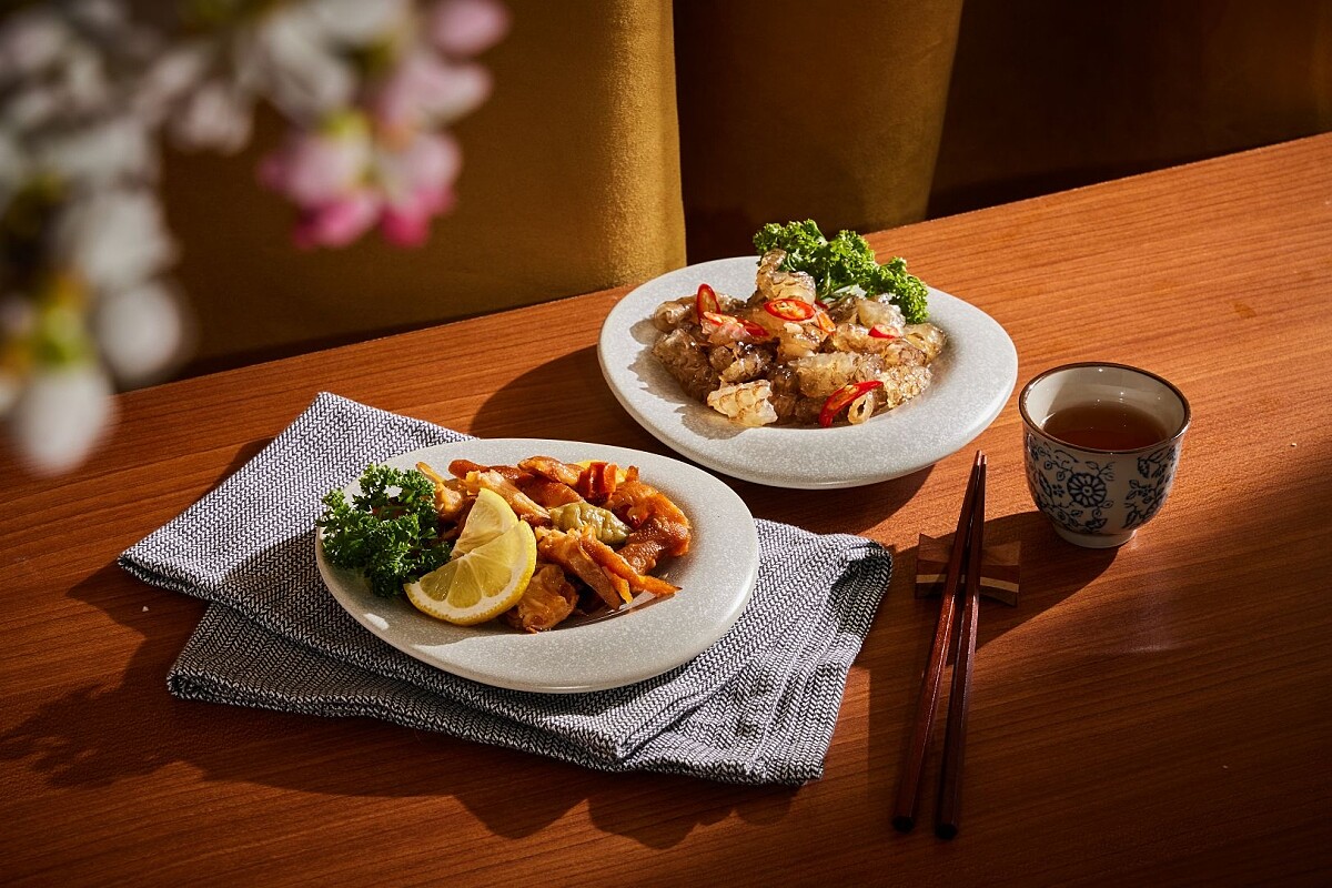 「香檸泡椒鳳爪」「泰式傲嬌魚皮」。