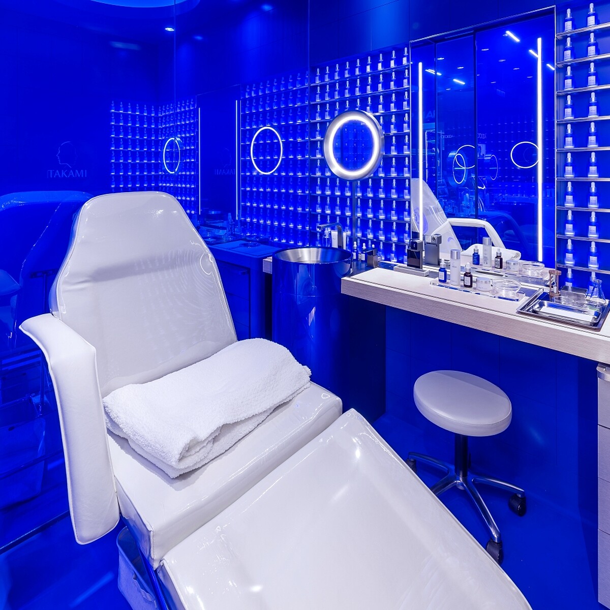 TAKAMI台北新光信義A11專櫃BLUE CLINC角質道肌膚管理室。