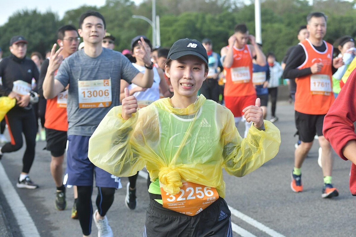 在Curves訓練8年的鈺瑄，體力有了長足的進步，開心完成台北馬拉松路跑。