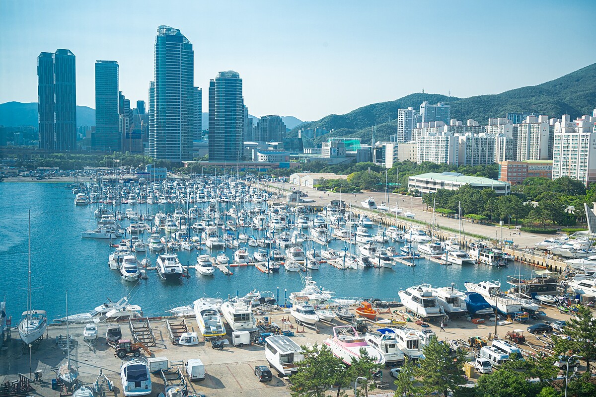 「釜山柏悅酒店 Park Hyatt Busan」窗外的景色壯麗。