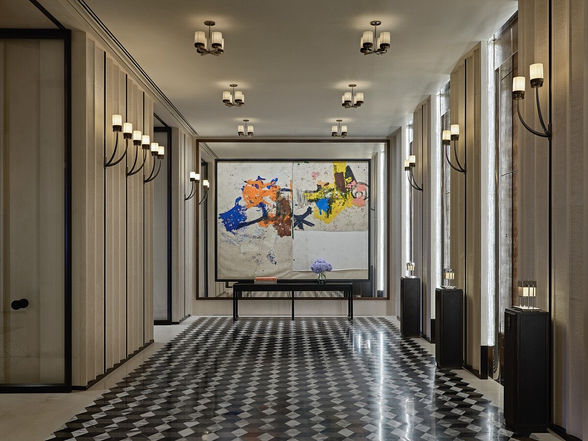 飯店空間隨處可見世界藝術家的畫作、雕塑作品。