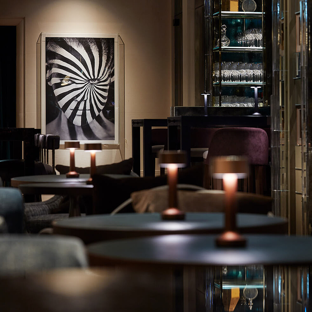 亞洲50最佳酒吧「Darkside」。