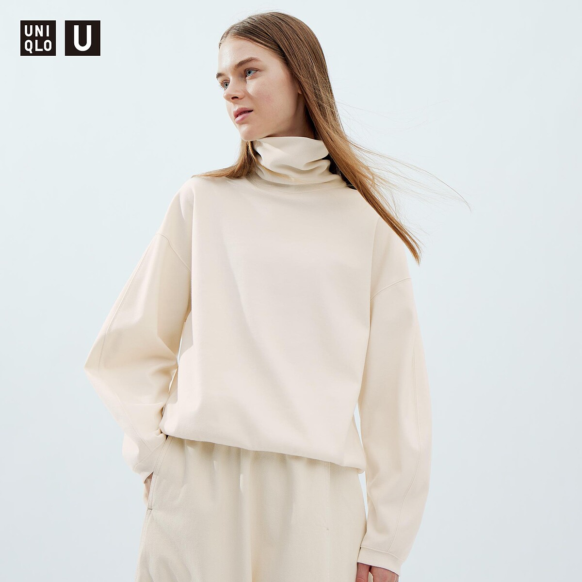 U 磨毛高領T恤（長袖） 售價NT$990。