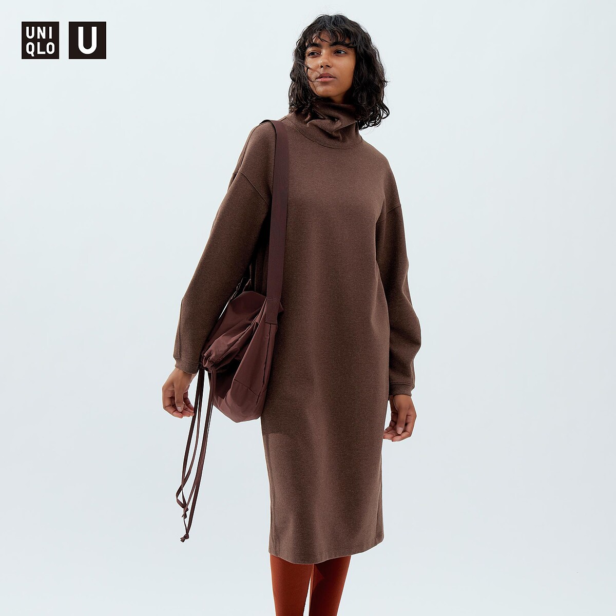 U 磨毛高領洋裝（長袖） 售價NT$1,290。