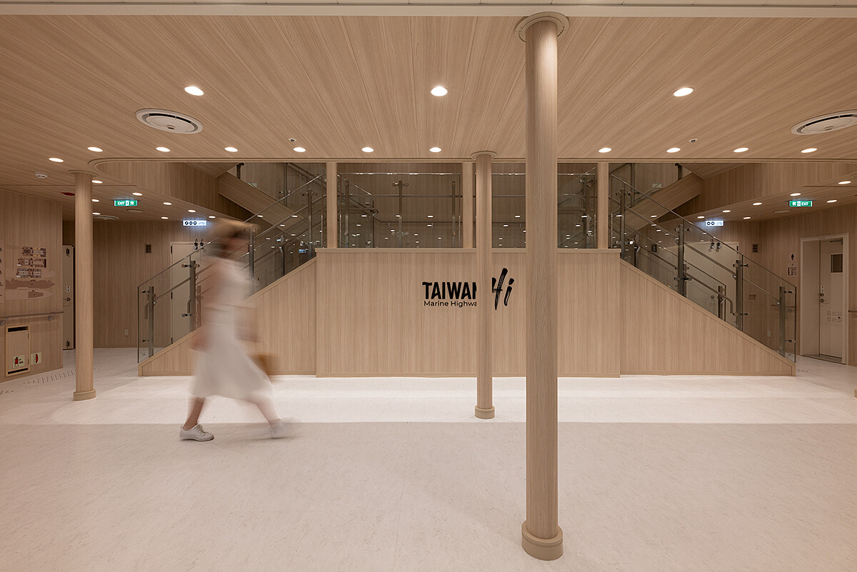 在船舶設計中融入航港局海上運輸全新品牌「Taiwan Hi」。