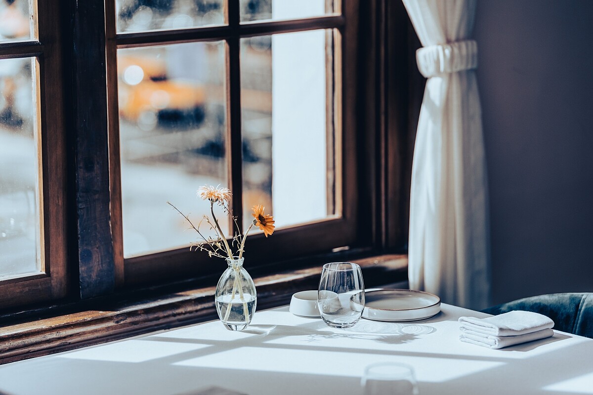 簡約裝飾展現古今並蓄風格，讓人仿若身處歐洲百年建築。