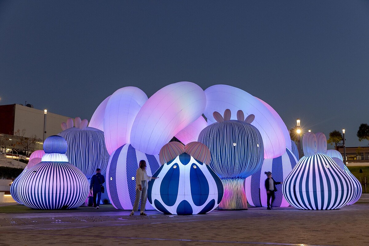 ENESS擅打造外型夢幻可愛的巨型藝術作品（照片／Instagram @studioeness）