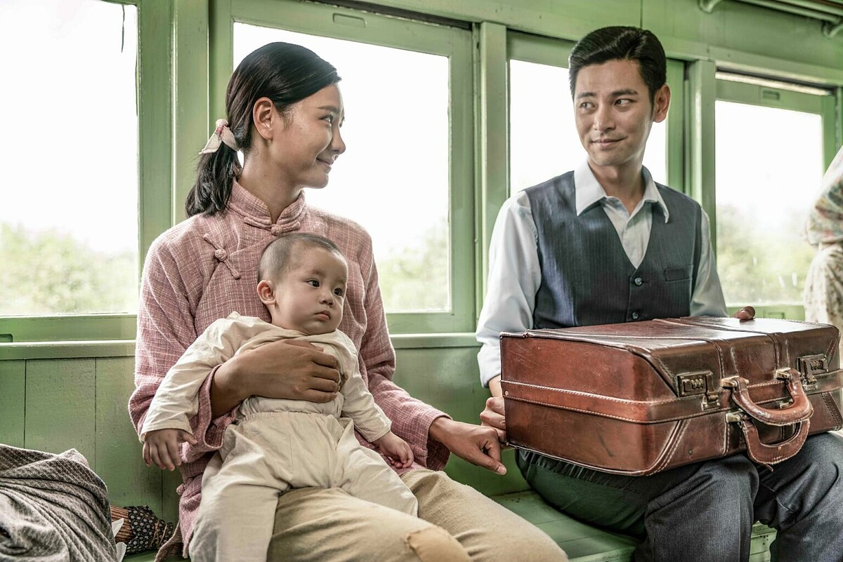 阿春(左)與博聞約定好，要從戰場平安歸來，一起看未來的孩子長得像誰