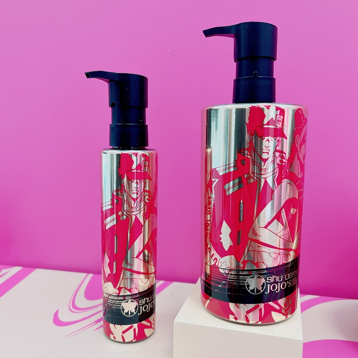 shu uemura植村秀X JOJO的奇妙冒險限量聯名彩妝山茶花精萃奢養潔顏油150ml，NT1,700、 450ml，NT3,900