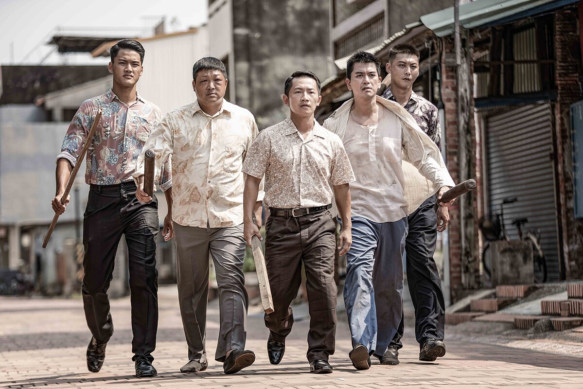 蔡昌憲(中)飾演的阿發愛打抱不平,從小最愛聽廖添丁故事