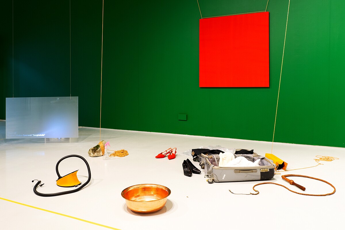 印尼著名的行為藝術家麥拉蒂．蘇若道默（Melati Suryodarmo）將呈現《開箱 No.2》（Unpacked No.2），以「講演式展演」的表演形式，把過去20年的創作融合，重構、組建新的詮釋，展示過去的表演的物件、遺物和碎片。