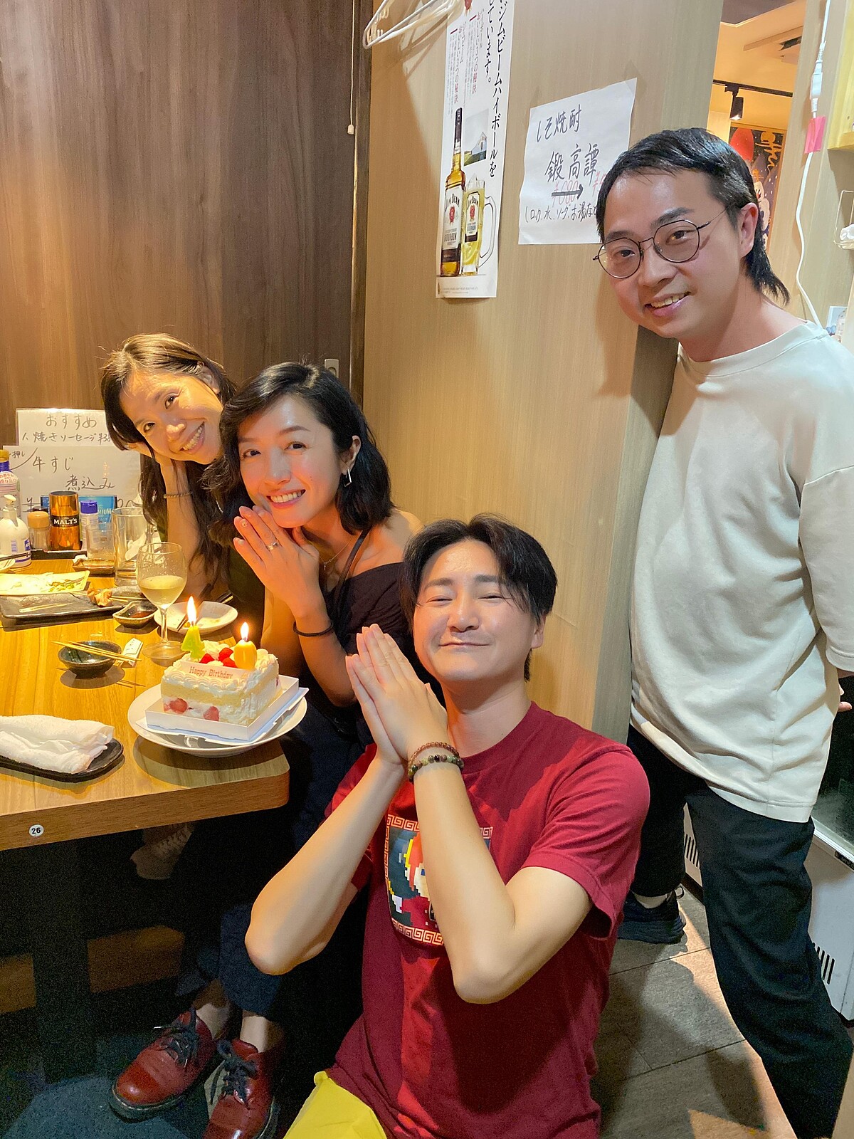 旺福飛往日本演出，恰逢遇到主唱Mami生日