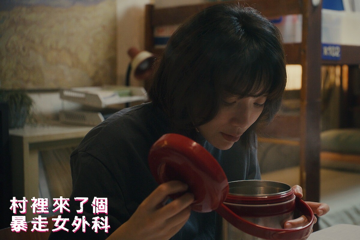 不管多暴走，只要有食物就能讓小劉醫生冷靜下來，阿梅姨一鍋鍋的雞湯，是小劉醫生的&rdquo;心靈雞湯&rdquo;