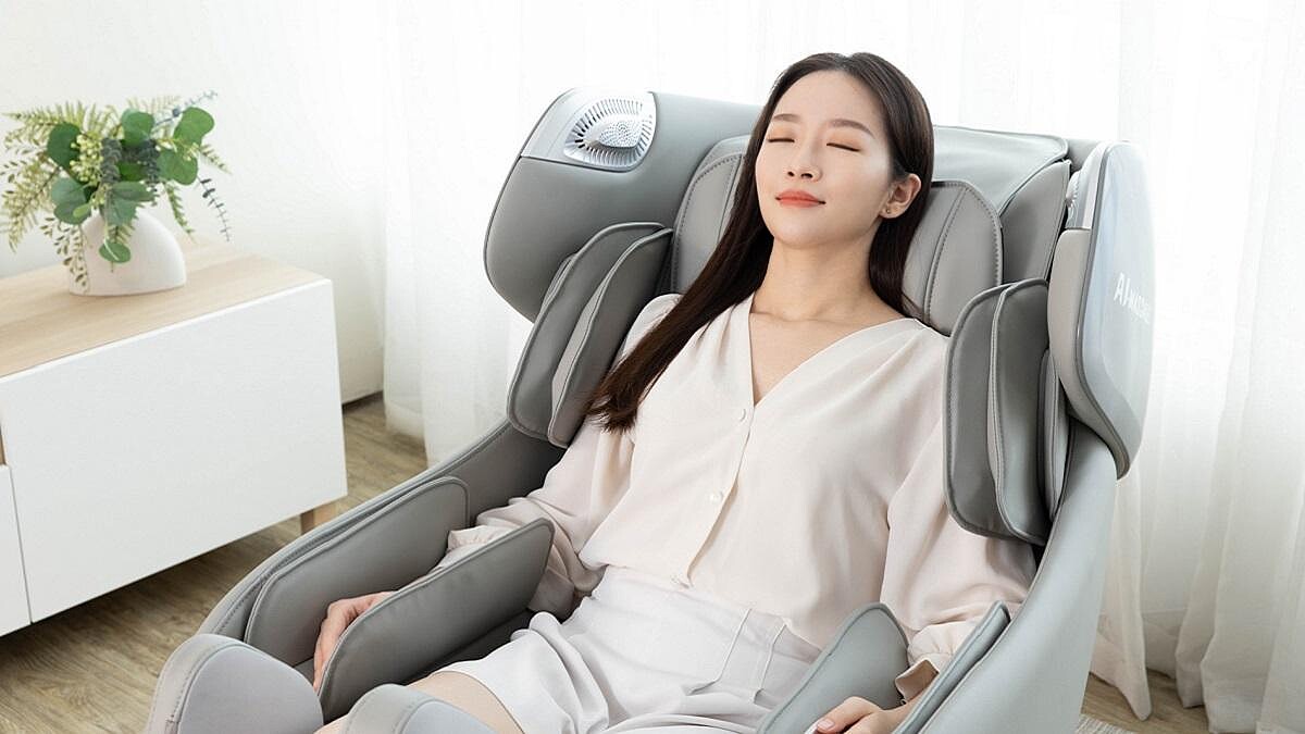 在ME TIME的小天地中，讓最懂妳的FUJI AI智能愛摩椅成為最強按摩師，以超貼心AI感測+客製化模式，完美舒緩釋放累積一天的身心疲勞！
