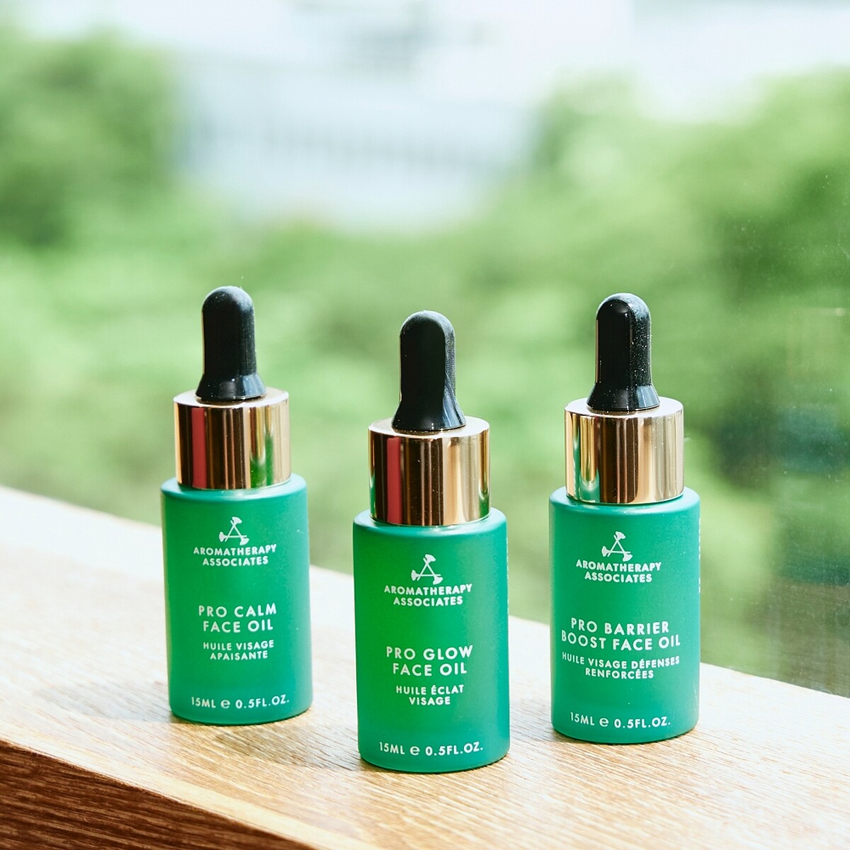 AROMATHERAPY ASSOCIATES極致全方位臉部保養，會依膚況選擇最適合的臉部精華油。