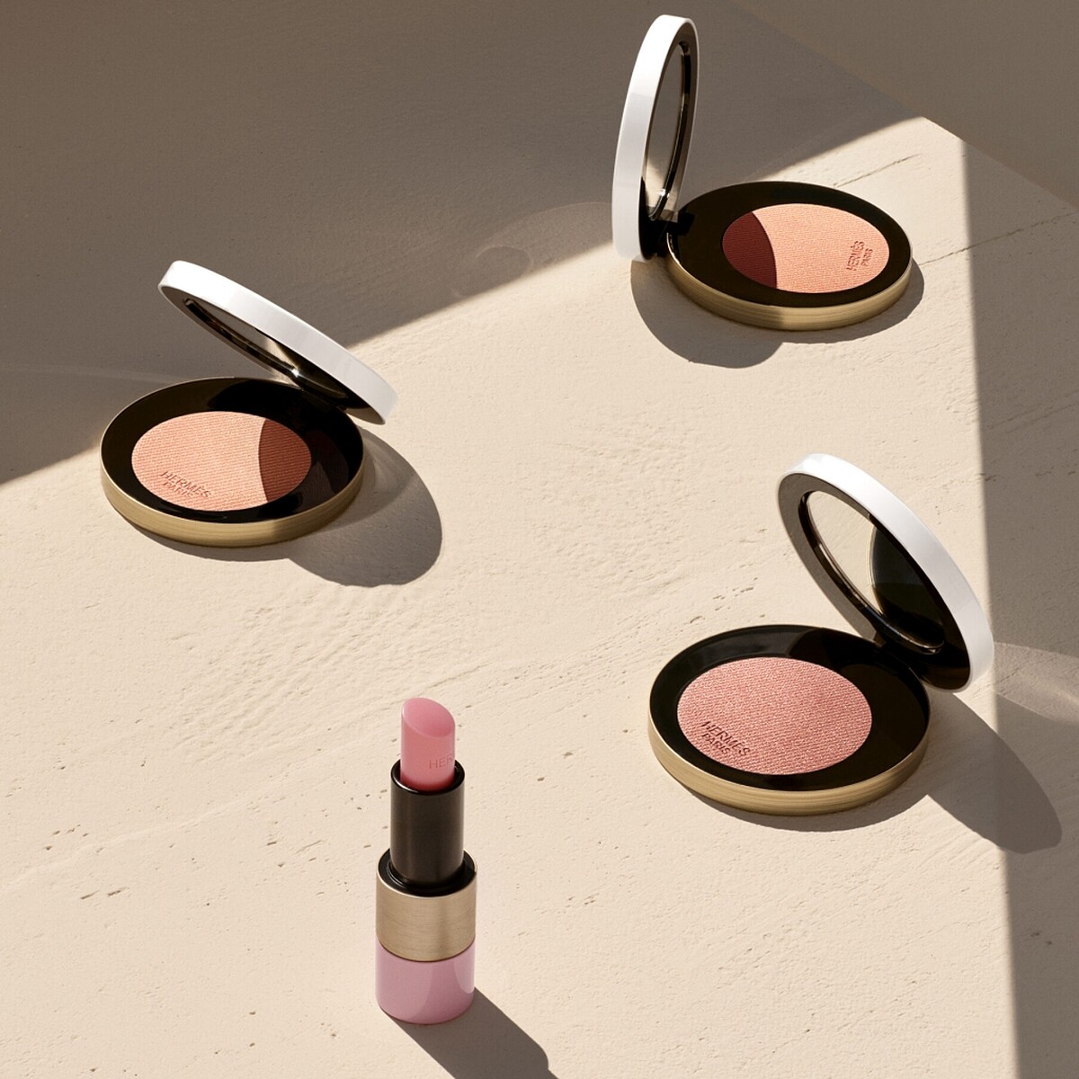 Hermès愛馬仕Rose Hermès瑰麗粉紅系列形象圖。