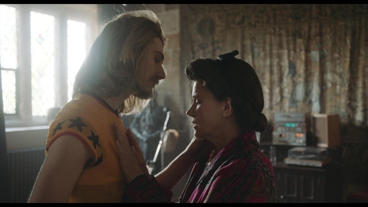 《達利：慾望之謎》達利妻子加拉生前擁有鮮肉後宮＿右為「坎城影后」芭芭拉蘇可娃（Barbara Sukowa）