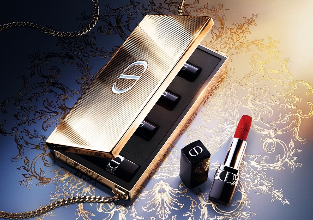 DIOR迪奧藍星唇膏金燦手拿包杜樂麗花園限量版情境圖。