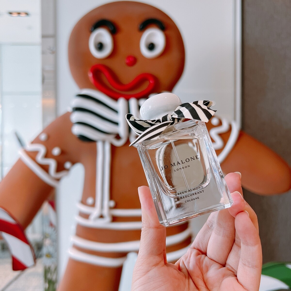 Jo Malone London 2023童話薑餅聖誕綠杏仁與紅醋栗香水實品。