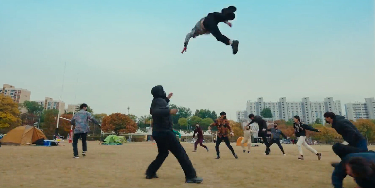 南順(右二)打飛人就像快打旋風電玩特效