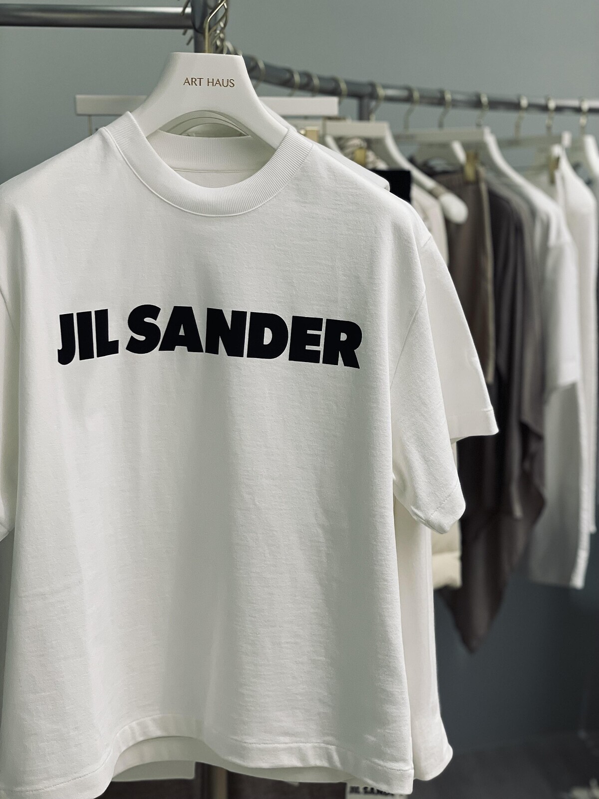 Jil Sander Logo短袖上衣,NT$12,980。