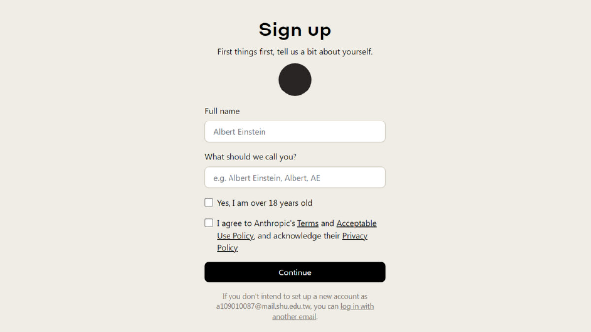 輸入名字、暱稱，並勾選成年及同意 Anthropic 使用條款。Photo／圓圓