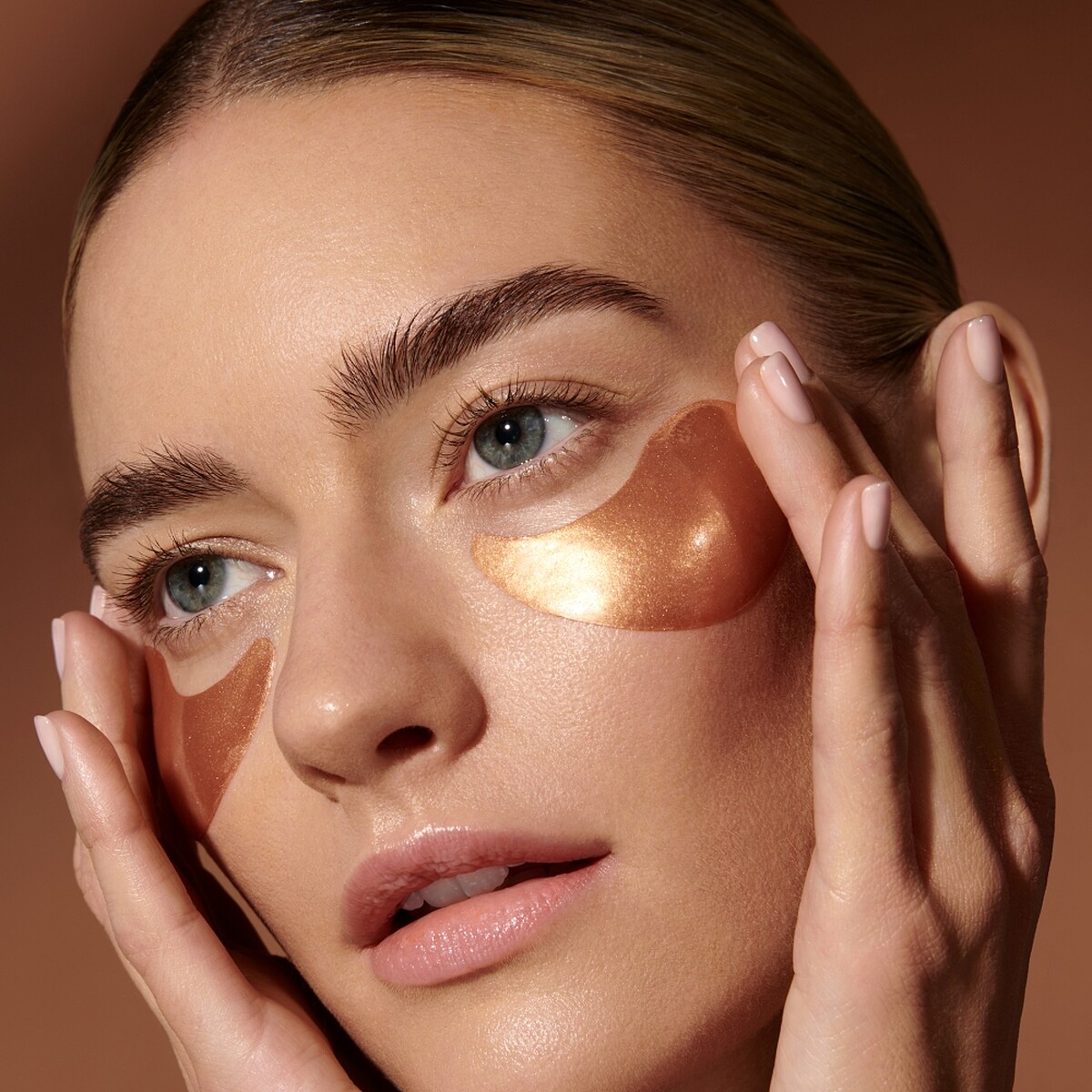 Augustinus Bader德國AB全效亮采眼膜商品情境照。